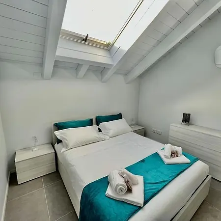 Prestigioso Attico A Passo Duomo By Revenue House Apartmán